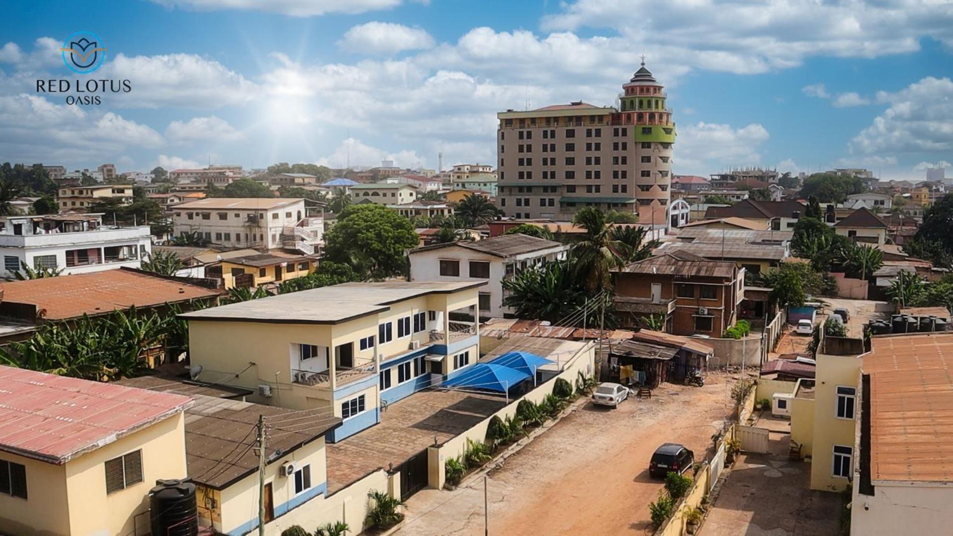 Charming Rooftop Apartments- Strong Wi-Fi & 40Percent Long-Stay Disc- Red Lotus Oasis Accra Exterior photo