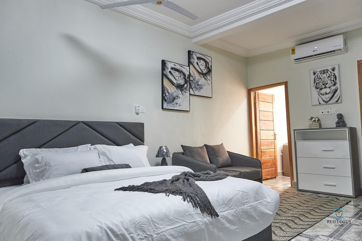 Charming Rooftop Apartments- Strong Wi-Fi & 40Percent Long-Stay Disc- Red Lotus Oasis Accra Exterior photo